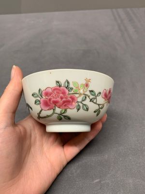 A pair of fine Chinese famille rose cups and saucers with floral design, Yongzheng — photo 2