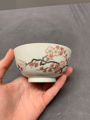 A pair of fine Chinese famille rose cups and saucers with floral design, Yongzheng — photo 4