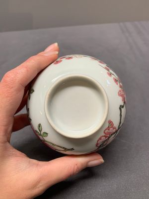 A pair of fine Chinese famille rose cups and saucers with floral design, Yongzheng — photo 7