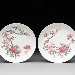 A pair of fine Chinese famille rose cups and saucers with floral design, Yongzheng — photo 2