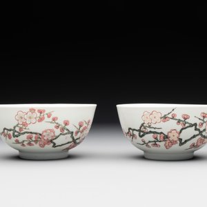 A pair of fine Chinese famille rose cups and saucers with floral design, Yongzheng — photo 6