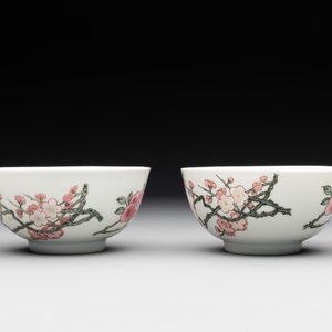 A pair of fine Chinese famille rose cups and saucers with floral design, Yongzheng — photo 7