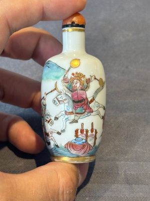 A pair of fine Chinese famille rose 'dragon boat' snuff bottles, 19th C. — 照片 12