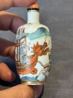 A pair of fine Chinese famille rose 'dragon boat' snuff bottles, 19th C. — 照片 5