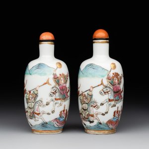 A pair of fine Chinese famille rose 'dragon boat' snuff bottles, 19th C. — 照片 1