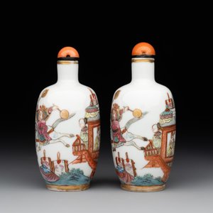 A pair of fine Chinese famille rose 'dragon boat' snuff bottles, 19th C. — 照片 2