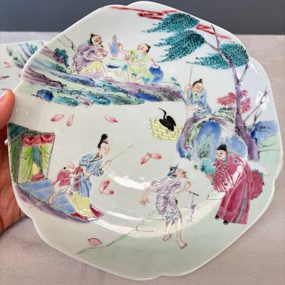 A pair of fine Chinese famille rose eggshell plates with figural design — foto 10