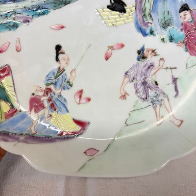 A pair of fine Chinese famille rose eggshell plates with figural design — foto 15
