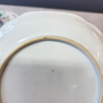 A pair of fine Chinese famille rose eggshell plates with figural design — foto 17