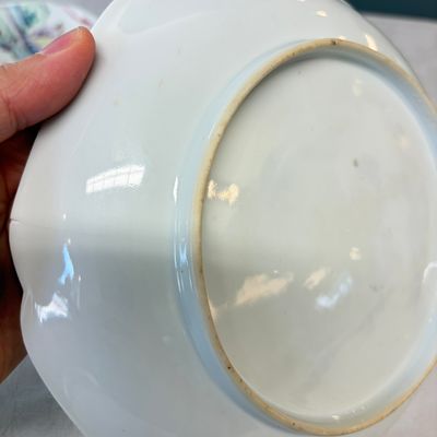 A pair of fine Chinese famille rose eggshell plates with figural design — foto 19