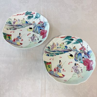 A pair of fine Chinese famille rose eggshell plates with figural design — foto 1
