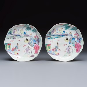 A pair of fine Chinese famille rose eggshell plates with figural design — foto 1