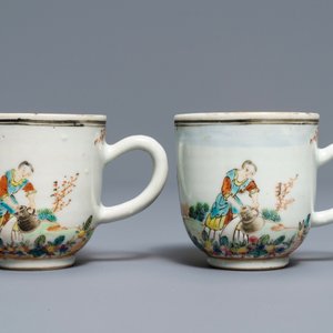 A pair of fine Chinese famille rose 'European subject' cups and saucers, Qianlong — 照片 5