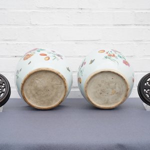 A pair of fine Chinese famille rose export jars with floral design, Qianlong — 照片 10