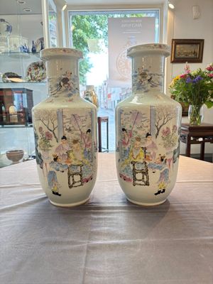 A pair of fine Chinese famille rose 'Guo Ziyi 郭子儀' rouleau vases, Qianlong mark, 19th C. — photo 1