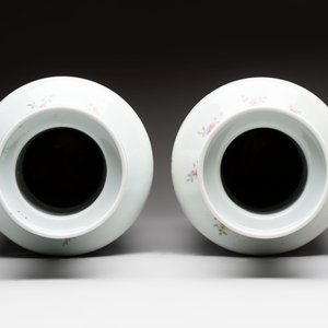 A pair of fine Chinese famille rose 'Guo Ziyi 郭子儀' rouleau vases, Qianlong mark, 19th C. — photo 5