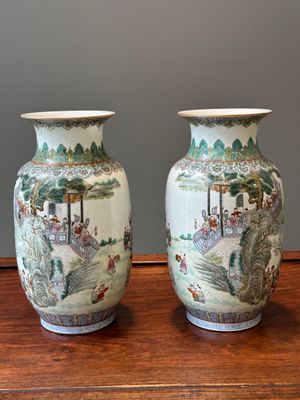 A pair of fine Chinese famille rose 'hundred boys' lantern-shaped vases, Yan Xi Tong He 燕囍同和 mark, Republic — 照片 4