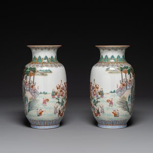 A pair of fine Chinese famille rose 'hundred boys' lantern-shaped vases, Yan Xi Tong He 燕囍同和 mark, Republic — 照片 2
