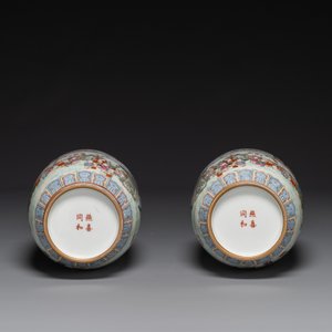 A pair of fine Chinese famille rose 'hundred boys' lantern-shaped vases, Yan Xi Tong He 燕囍同和 mark, Republic — 照片 6
