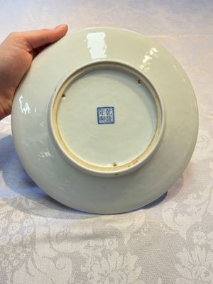 A pair of fine Chinese famille rose 'Ladies' plates, Qianlong marks, Republic — photo 5