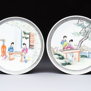 A pair of fine Chinese famille rose 'Ladies' plates, Qianlong marks, Republic — photo 1