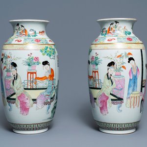 A pair of fine Chinese famille rose 'ladies' vases, Qianlong mark, 19/20th C. — 照片 1
