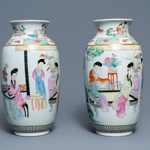 A pair of fine Chinese famille rose 'ladies' vases, Qianlong mark, 19/20th C. — 照片 4