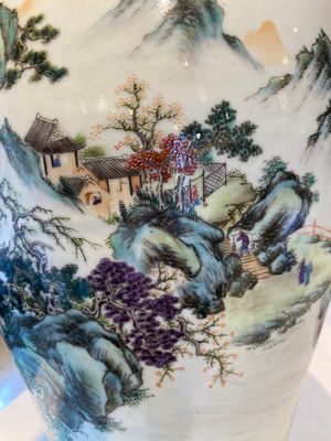 A pair of fine Chinese famille rose 'landscape' vases, Qianlong mark, 20th C. — 照片 12