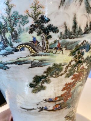 A pair of fine Chinese famille rose 'landscape' vases, Qianlong mark, 20th C. — 照片 14