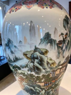 A pair of fine Chinese famille rose 'landscape' vases, Qianlong mark, 20th C. — 照片 9
