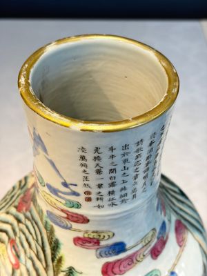 A pair of fine Chinese famille rose 'Ode to the Red Cliff' vases, Hongwu mark, Daoguang — photo 12