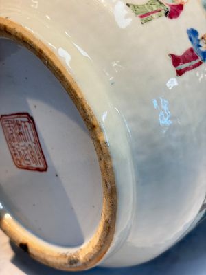 A pair of fine Chinese famille rose 'Ode to the Red Cliff' vases, Hongwu mark, Daoguang — photo 17