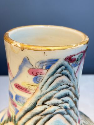 A pair of fine Chinese famille rose 'Ode to the Red Cliff' vases, Hongwu mark, Daoguang — photo 5