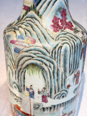 A pair of fine Chinese famille rose 'Ode to the Red Cliff' vases, Hongwu mark, Daoguang — photo 7