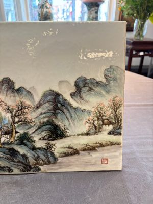 A pair of fine Chinese famille rose plaques with landscape design, signed Wang Yeting 汪野亭, 20th C. — foto 4