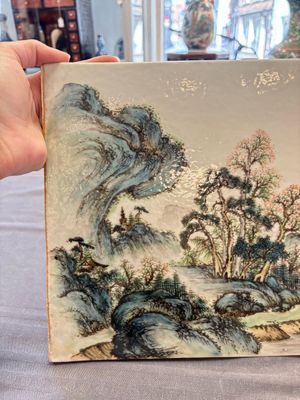 A pair of fine Chinese famille rose plaques with landscape design, signed Wang Yeting 汪野亭, 20th C. — foto 7