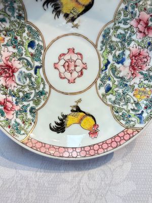 A pair of fine Chinese famille rose 'Rooster' cups and saucers, Yongzheng — foto 11