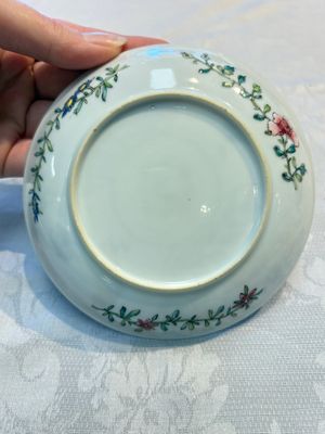 A pair of fine Chinese famille rose 'Rooster' cups and saucers, Yongzheng — foto 12