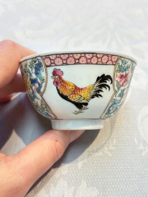 A pair of fine Chinese famille rose 'Rooster' cups and saucers, Yongzheng — foto 15