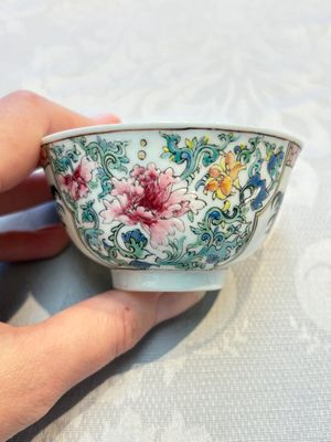 A pair of fine Chinese famille rose 'Rooster' cups and saucers, Yongzheng — foto 16