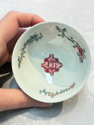 A pair of fine Chinese famille rose 'Rooster' cups and saucers, Yongzheng — foto 17