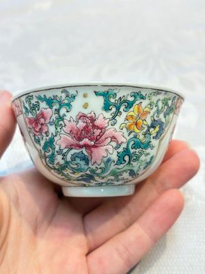 A pair of fine Chinese famille rose 'Rooster' cups and saucers, Yongzheng — foto 22