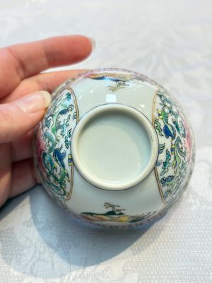 A pair of fine Chinese famille rose 'Rooster' cups and saucers, Yongzheng — foto 24