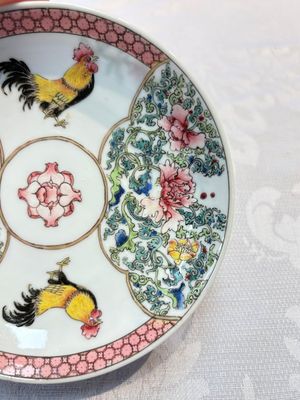 A pair of fine Chinese famille rose 'Rooster' cups and saucers, Yongzheng — foto 10
