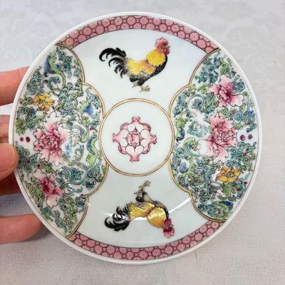 A pair of fine Chinese famille rose 'Rooster' tea bowls and saucers — 照片 2