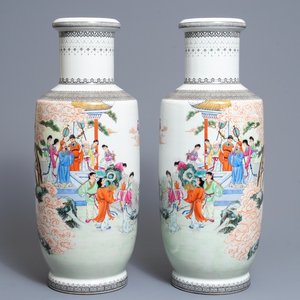 A pair of fine Chinese famille rose rouleau vases, Qianlong mark, Republic, 20th C. — photo 1