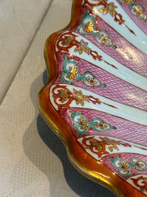 A pair of fine Chinese famille rose trembleuses or 'mancerina' for the Spanish or Mexican market, Qianlong — foto 1