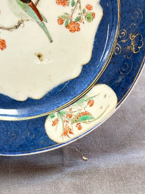 A pair of fine Chinese famille verte powder-blue-ground 'bird on branch' plates, Kangxi — photo 13