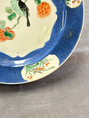 A pair of fine Chinese famille verte powder-blue-ground 'bird on branch' plates, Kangxi — photo 4