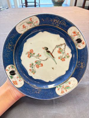 A pair of fine Chinese famille verte powder-blue-ground 'bird on branch' plates, Kangxi — photo 9